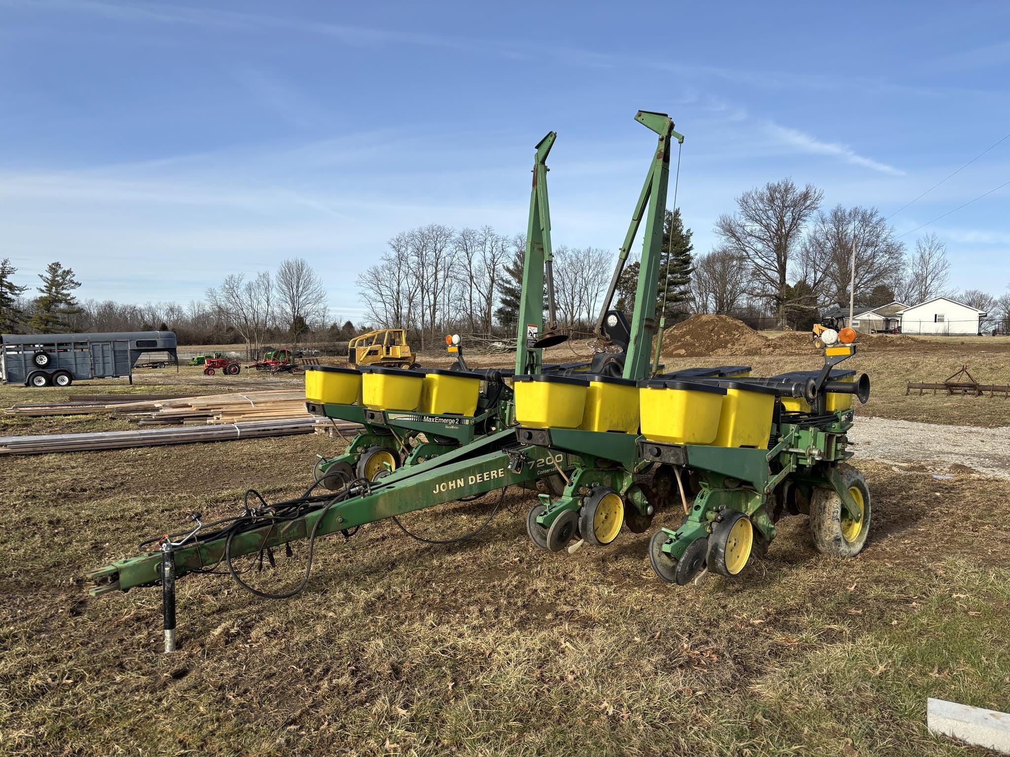 John Deere 7200 Equipment Image0