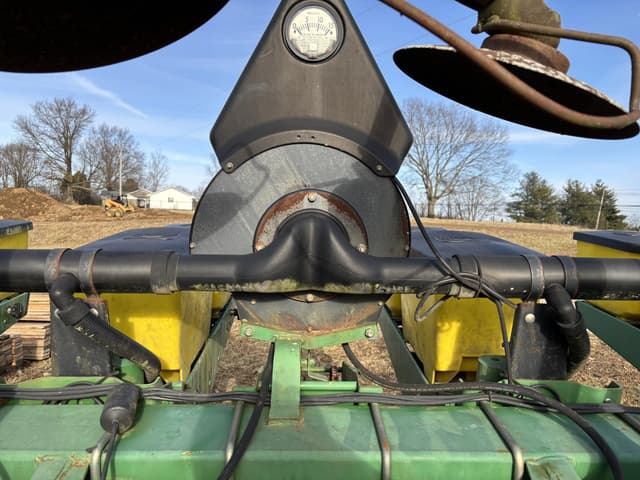 Image of John Deere 7200 equipment image 4