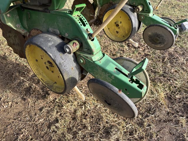 Image of John Deere 7200 equipment image 2