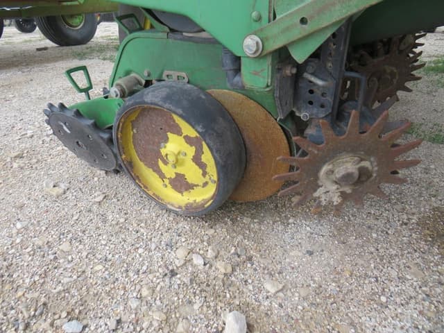 Image of John Deere 7200 equipment image 3