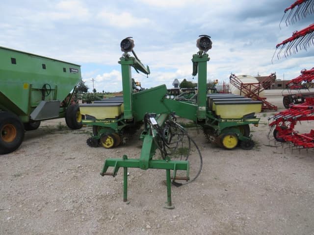 Image of John Deere 7200 equipment image 1