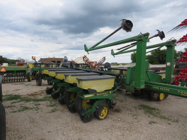 Image of John Deere 7200 equipment image 2