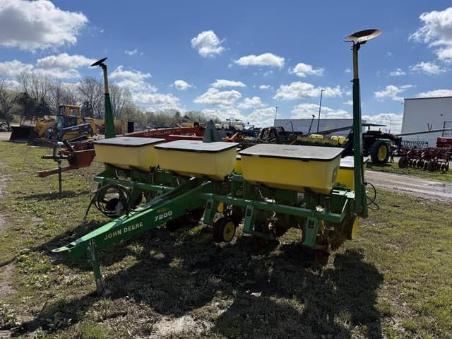 Image of John Deere 7200 equipment image 2