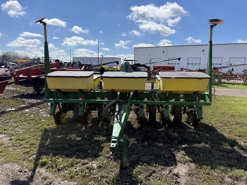 Image of John Deere 7200 Primary image