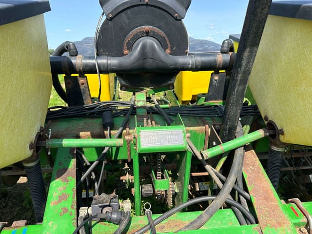 Image of John Deere 7200 equipment image 3