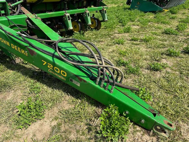 Image of John Deere 7200 equipment image 2