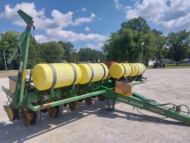 Image of John Deere 7200 equipment image 2
