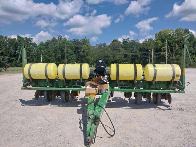Image of John Deere 7200 equipment image 1