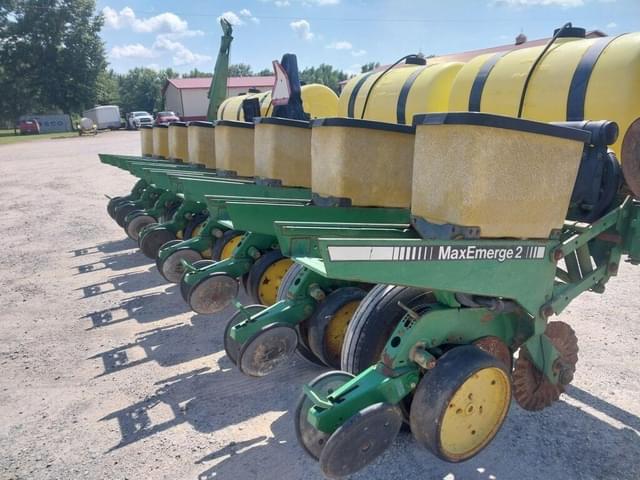 Image of John Deere 7200 equipment image 4