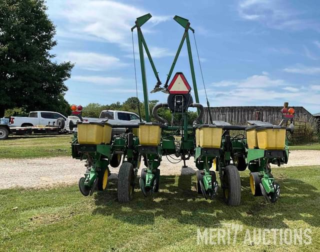 Image of John Deere 7200 equipment image 2