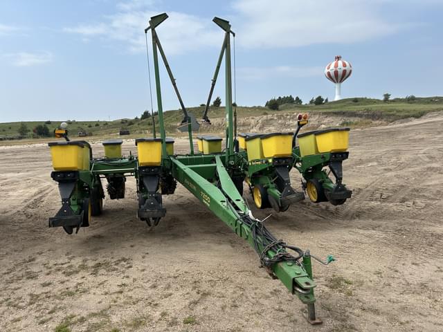 Image of John Deere 7200 equipment image 2