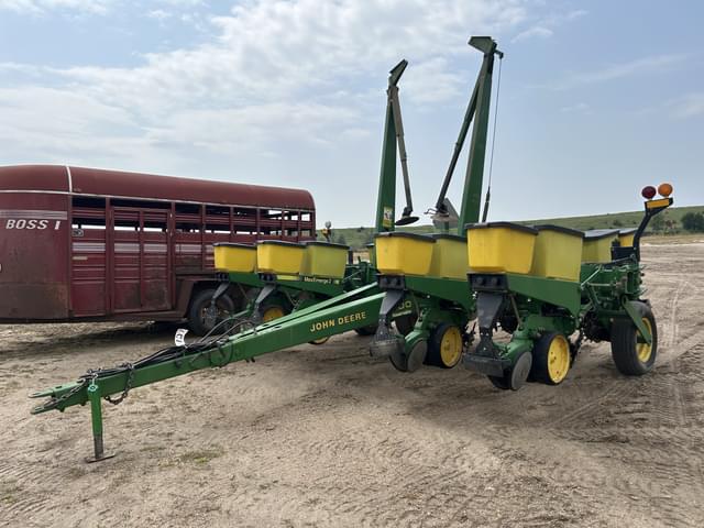 Image of John Deere 7200 equipment image 3