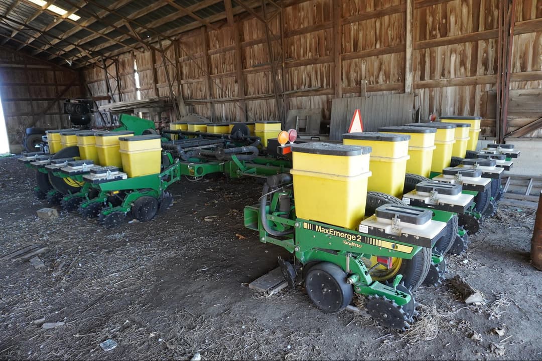 Image of John Deere 7200 Image 1