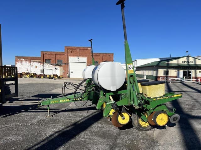 Image of John Deere 7200 equipment image 2