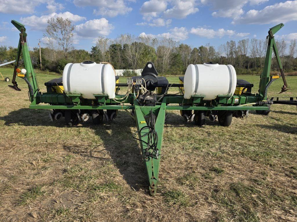 Image of John Deere 7200 Primary image