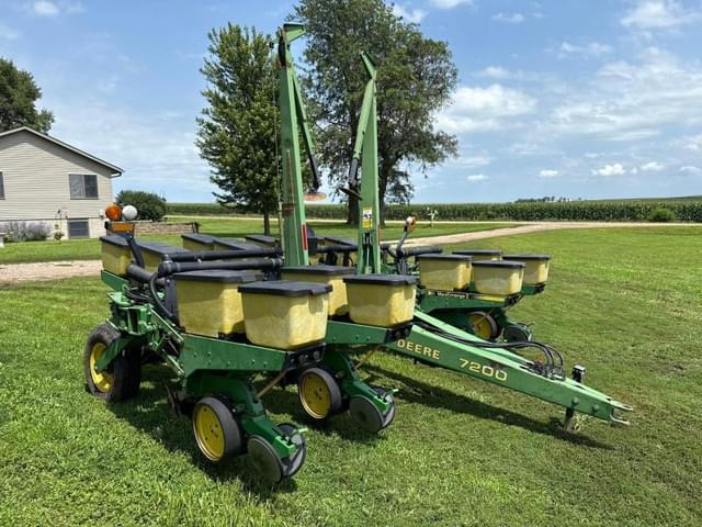 Image of John Deere 7200 equipment image 1