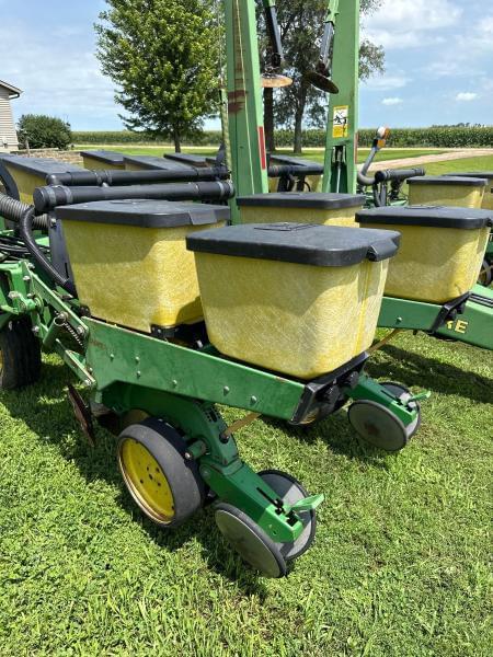 Image of John Deere 7200 equipment image 2