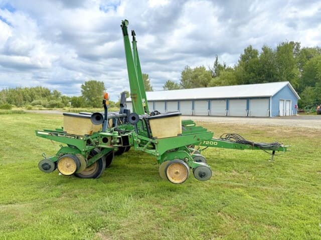 Image of John Deere 7200 equipment image 2