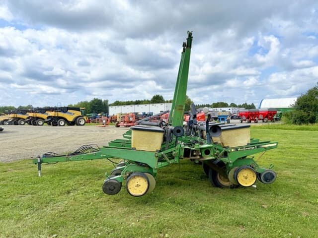Image of John Deere 7200 equipment image 3