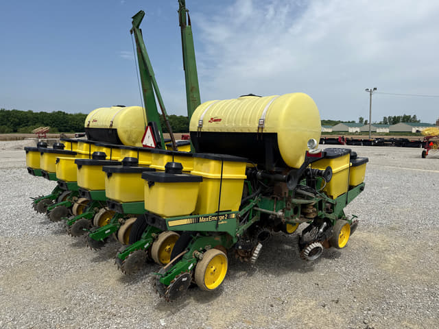 Image of John Deere 7200 equipment image 2