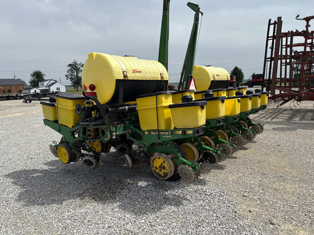 Image of John Deere 7200 equipment image 4