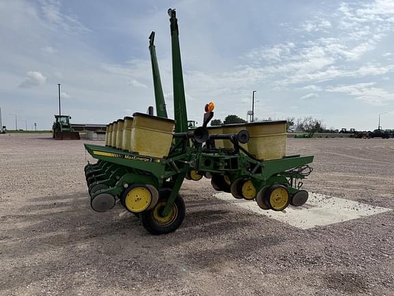 Image of John Deere 7200A equipment image 3