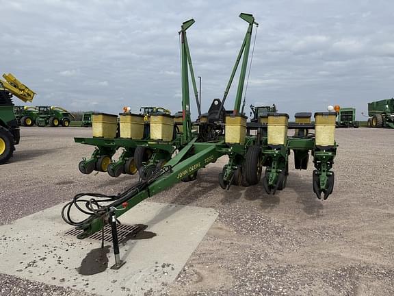Image of John Deere 7200A Primary image