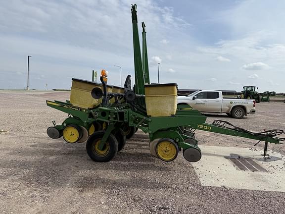 Image of John Deere 7200A equipment image 4