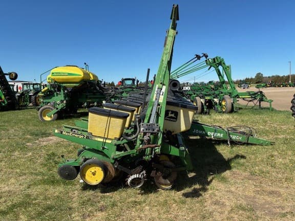 Image of John Deere 7200 equipment image 2