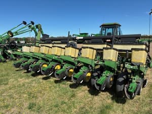 John Deere 7200 Image