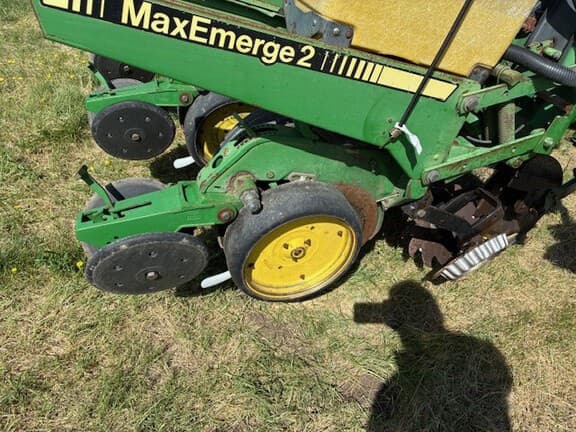 Image of John Deere 7200 equipment image 3