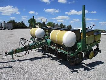 John Deere 7200 Equipment Image0