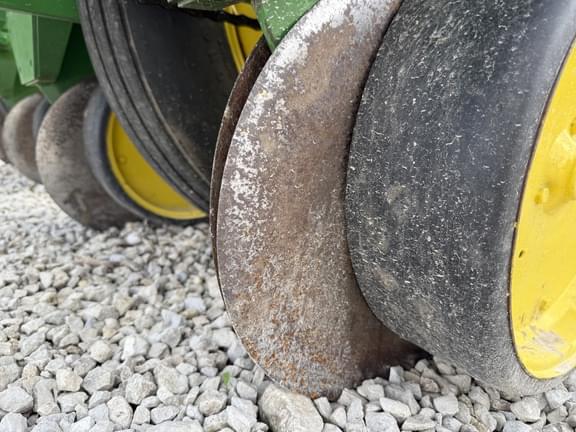Image of John Deere 7200 equipment image 4