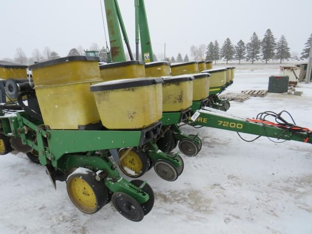 Image of John Deere 7200 equipment image 1