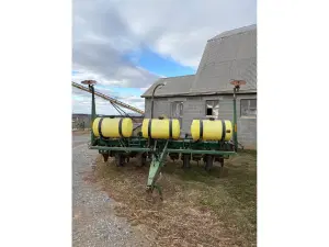 John Deere 7200 Image