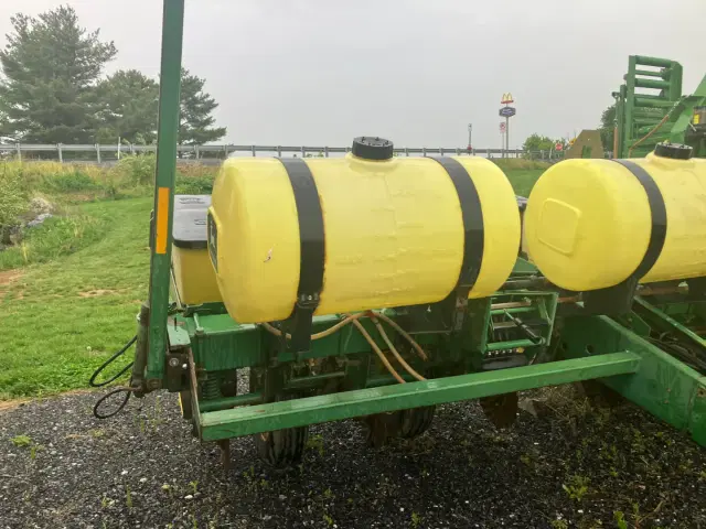 Image of John Deere 7200 equipment image 3