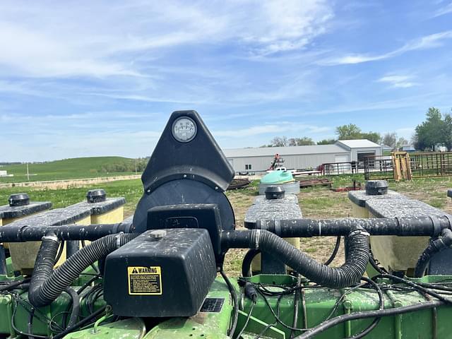 Image of John Deere 7200 equipment image 4
