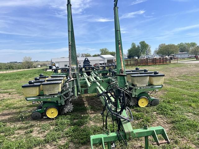 Image of John Deere 7200 equipment image 2