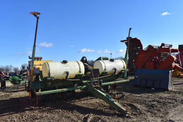 Image of John Deere 7200 equipment image 2