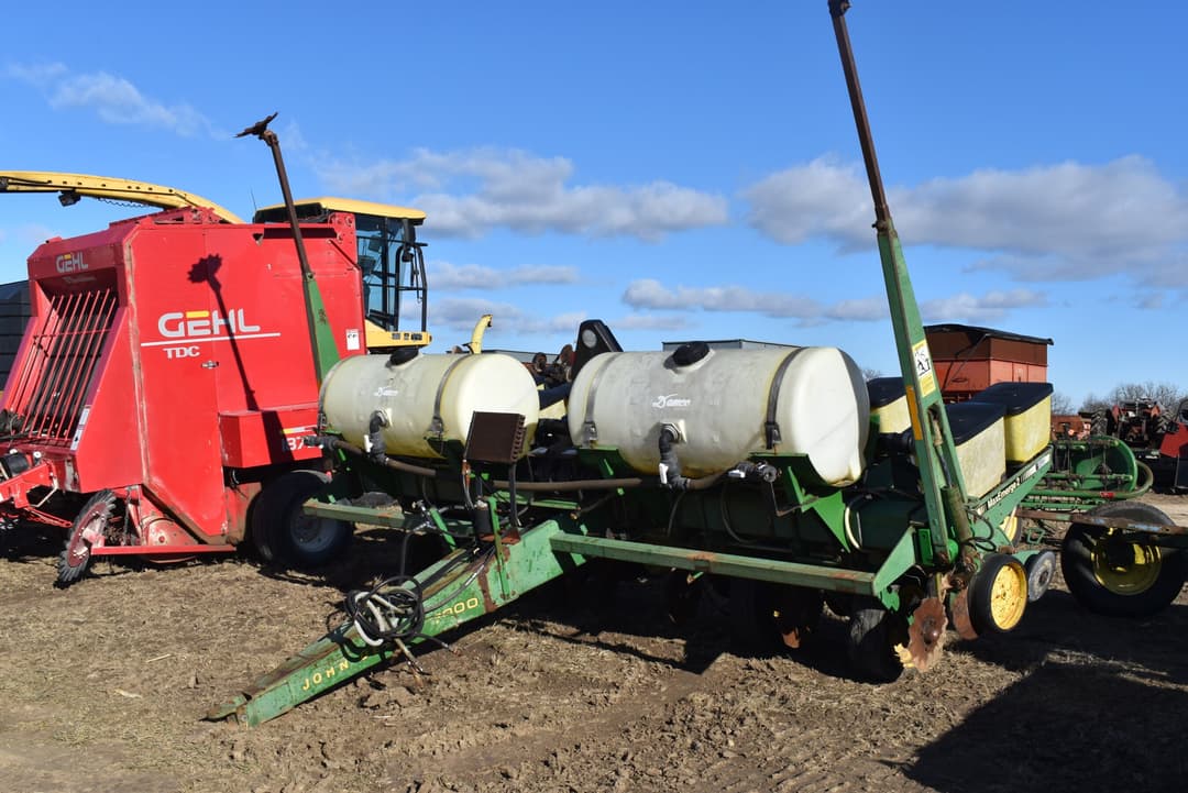 Image of John Deere 7200 Primary image