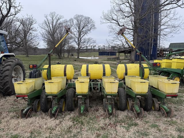 Image of John Deere 7200 equipment image 2