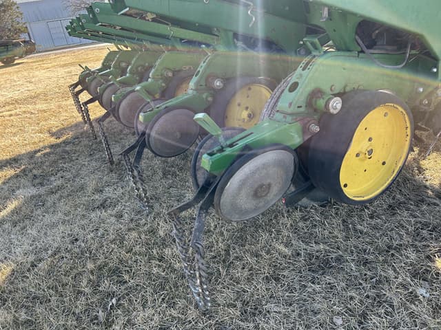 Image of John Deere 7200 equipment image 4