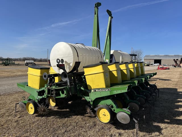 Image of John Deere 7200 equipment image 2