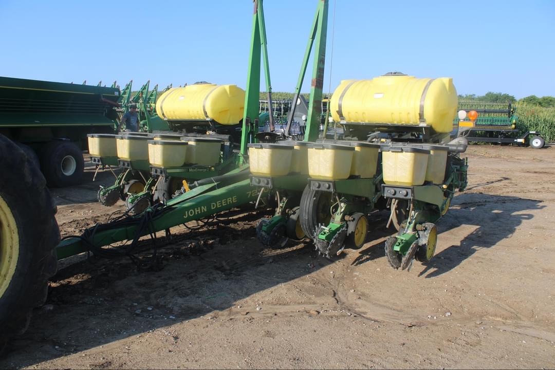 Image of John Deere 7200 Primary image