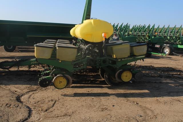 Image of John Deere 7200 equipment image 2