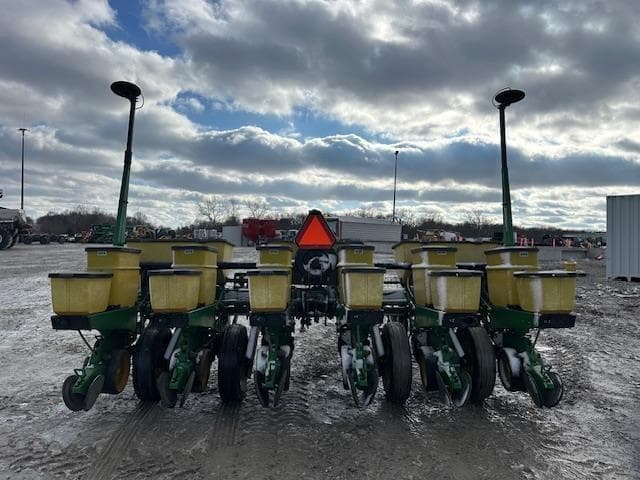 Image of John Deere 7200 equipment image 3