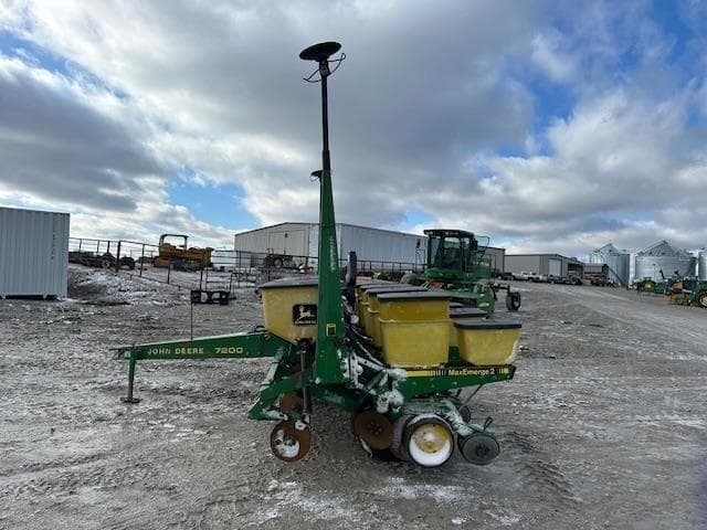 Image of John Deere 7200 equipment image 1
