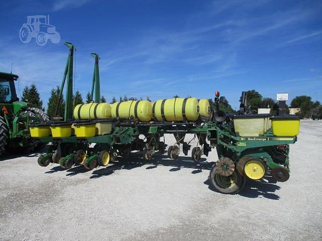 Image of John Deere 7200 equipment image 4