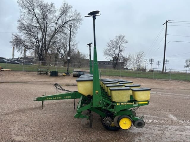 Image of John Deere 7200 equipment image 1