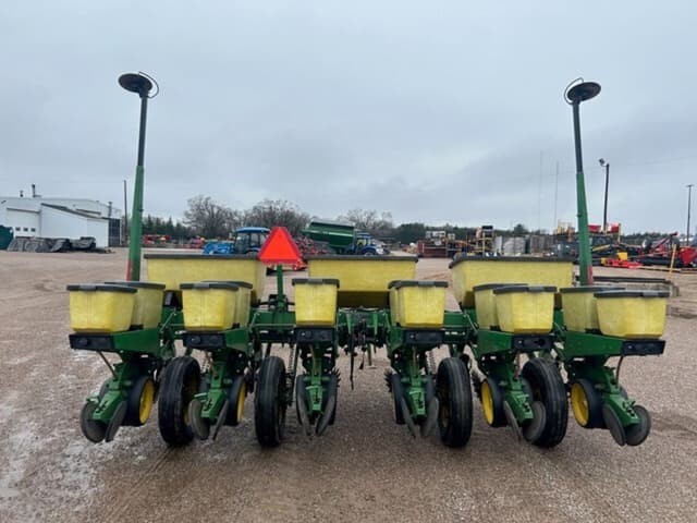 Image of John Deere 7200 equipment image 4